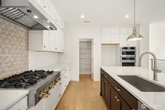 Images are for marketing purposes only and may not accurately represent the final product. Features, finishes, landscaping, and specifications are subject to change without notice.