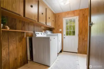 mudroom with entrance