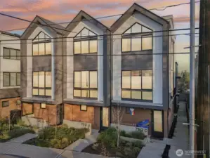 Stunning 2022 built townhome minutes from the link light rail