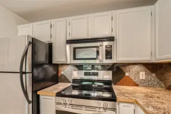 Full height backsplash adds to the appeal of this kitchen.