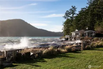 The waterfront cabana is available for Skyline Community members for private parties. A huge grassy yard and private beach; full kitchen and bathroom facility the cabana is perfect for winter and summer gatherings.