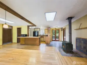 Easting bar at kitchen with update fridge and oven.