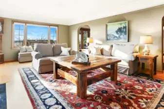 Such a comfortable living room with amazing views.