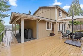 Continuation of deck with plenty of space for outdoor entertainment and enjoyment