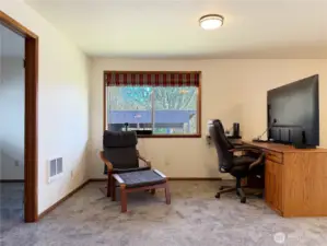 Office nook in the primary bedroom