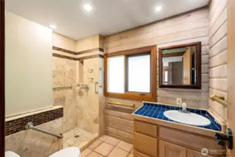 Second bathroom. Waiting for your imagination!