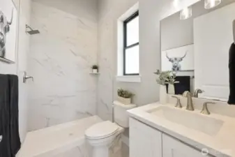 Lovely guest bedroom private ensuite.