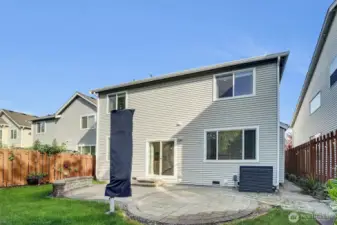 Stunning handset paver patio with built-in bench, sidewalk to front, new heat pump for AC & more efficient heating, built in patio umbrella