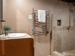 Lower level 3/4 bath.