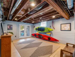 Direct access to the beach from the lower level!