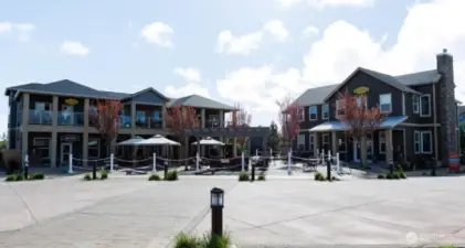 Restaurant, bakery, grocery store, souvenir shop, all these are steps away from you, in the Oyhut Bay community!