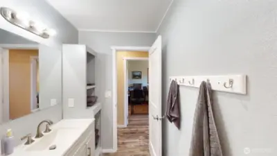 2nd floor Bathroom