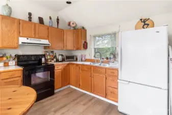 909 Kitchen is simple.