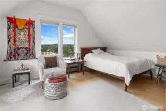 913 bed area