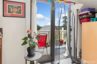913 Double door leading to side balcony.