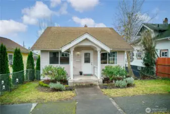 Located in a highly walkable area,this home offers easy access to nearby grocery stores,local schools making everyday errands a breeze.