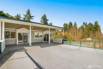 Unit 2 - 2nd view of deck in