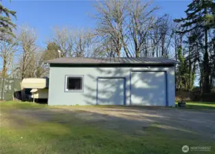 Fantastic garage/workshop with 200amp