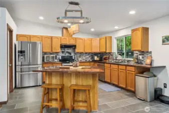 Gorgeous kitchen w/Large island