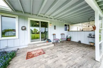 190 sq ft covered patio.