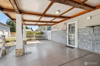 Large covered porch!
