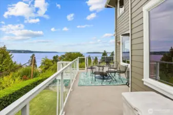 Large deck off kitchen on main floor