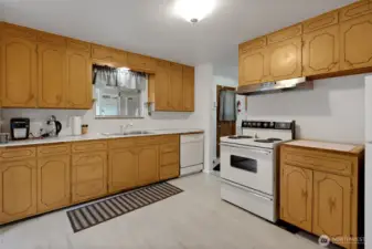 Lot's of cabinet space, great for the chef.