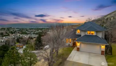 Beautiful home on over an acre... VIEWS.....