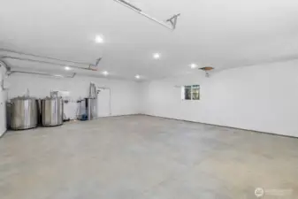 Over a 1000 sq ft shop. Heated, auto doors.