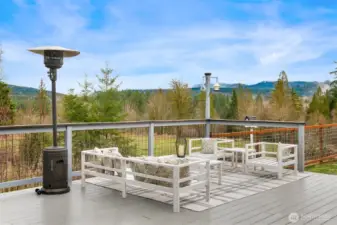 Spacious entertaining size deck overlooking the expanzive foothills and Cascade Mountain view.