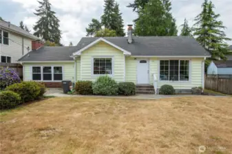 Adorable craftsman home waiting for your special touches.