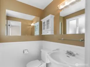 Primary en-suite bathroom