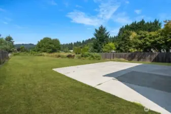 Large, oversized lot with plenty of room for everyone!