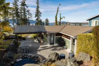 As you exit the rear deck and followed the walkway you will find the club house is only 2 doors away on your right hand side.