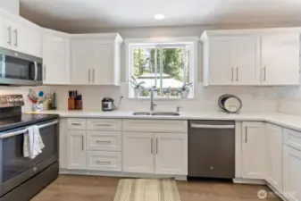 Stainless steel appliances. Clean quartz countertops.