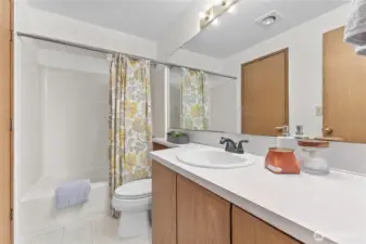 Main level full bath
