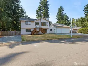 Plenty space for RV parking on both sides of the house.