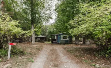Driveway to 750