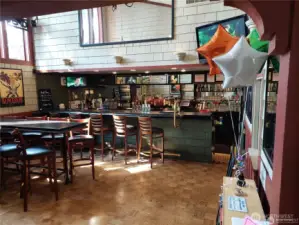 Gus Landing bar