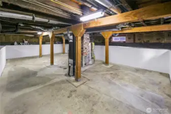 Just outside of the back door, you will find the 780 ft.² basement. Once again more potential should you wish to transform the space, or just utilize it for all your storage needs.