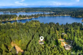 Lake Shoecraft and Lake Goodwin nearby!