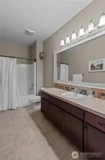 Main floor full bathroom