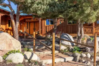 With artfully sculpted pines and massive boulders, it's the laid-back nature-lover's version of a grand entrance.