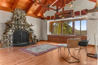 Gather round the massive fireplace - wood burning, but with a propane starter.