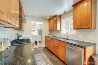 Stainless appliances and granite countertops!