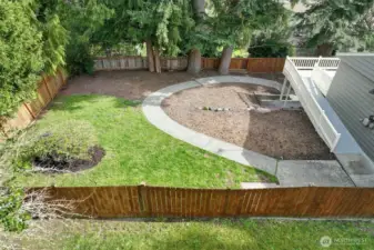 Tons of level space in fenced yard!