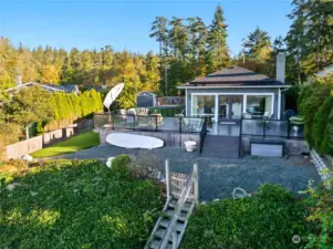 Huge Deck to enjoy the Outdoors with Steps to Beach