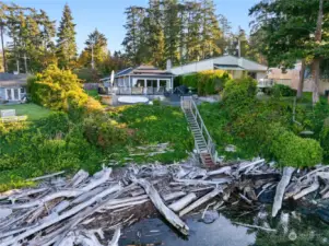 Steps to the beach for your crab cookouts