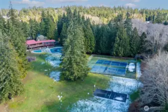 Shore Woods Community club house, tennis courts and swimming pool.