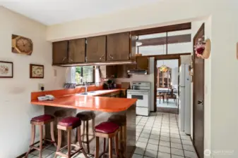 Breakfast counter & easy clean tiled floor